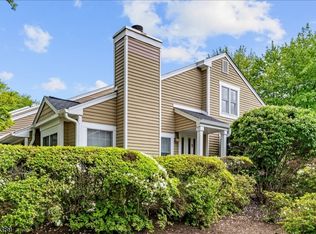 10 Exeter Rd, Bedminster, NJ 07921