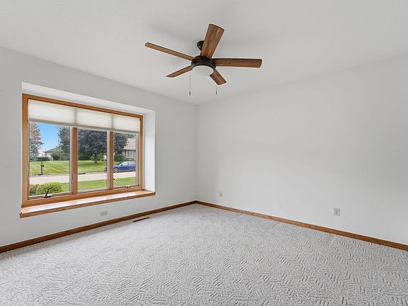 5th image of 721 Valley View Dr