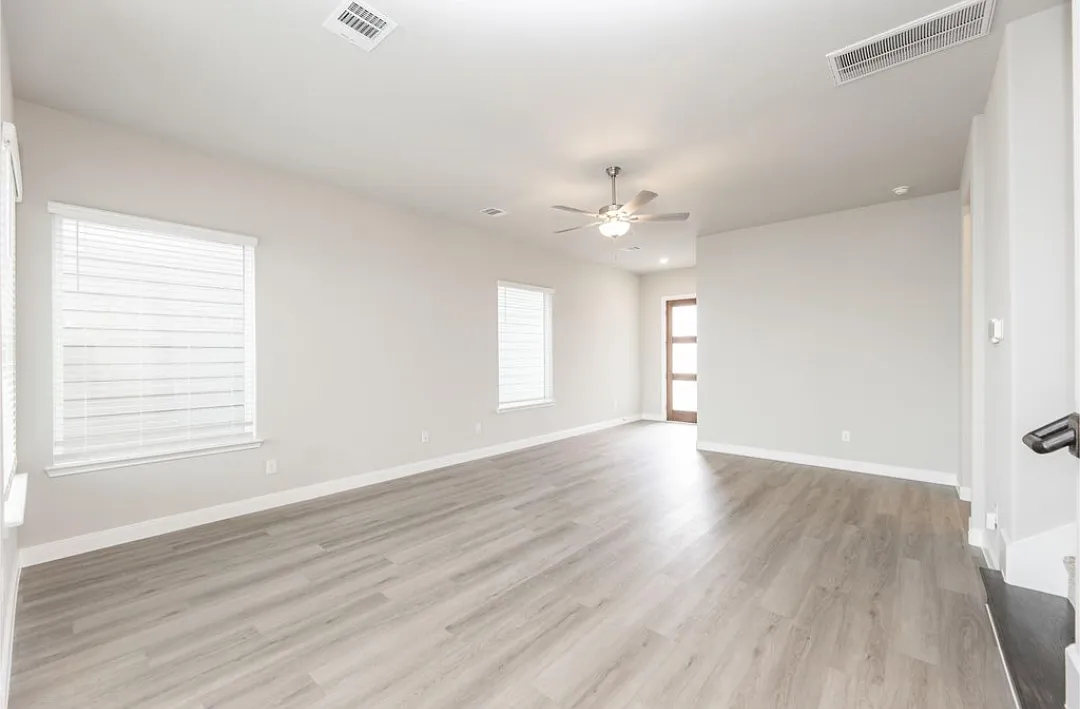 3 bed, 2.5 bath, 1943 sqft, $2,850 — Photo 4