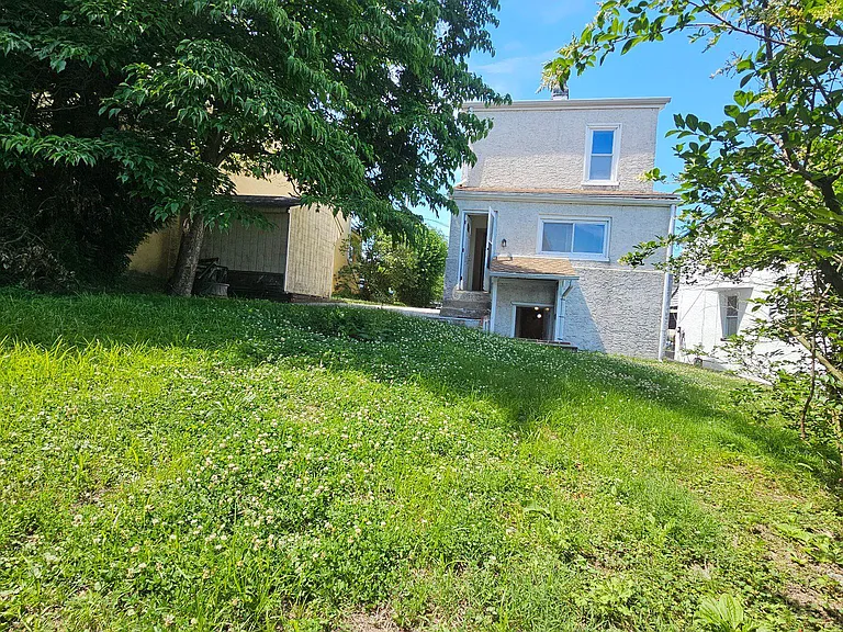 130 Rockland Ave — Photo 27