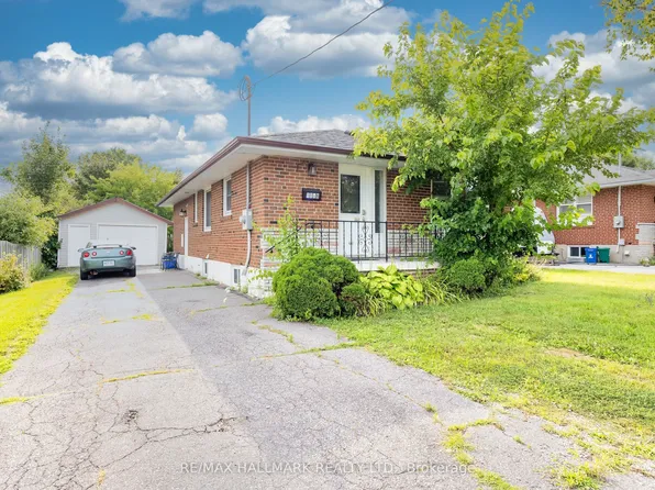 1118 Athol St, Whitby, ON L1N 4A7