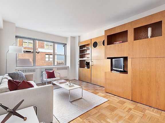3rd image of 25 Sutton Pl S APT 17D