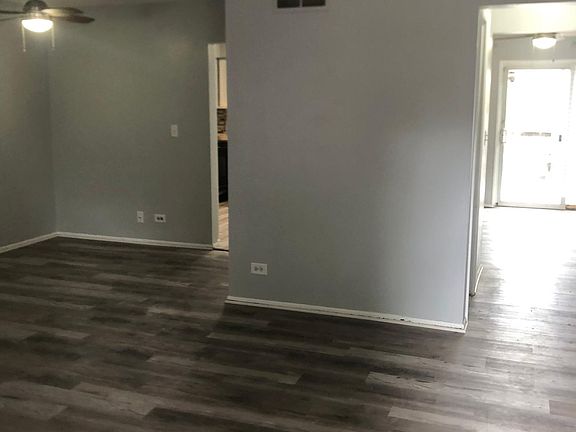 3rd image of 4095 Appleby Ln