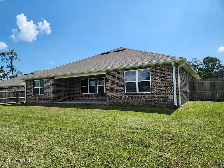 115 Rosie Dr — Photo 32