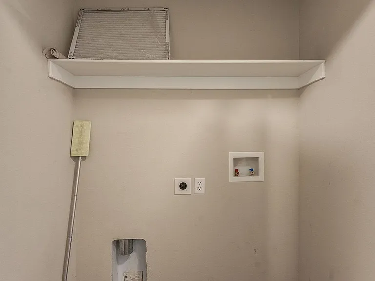 992 E Starling St — Photo 8