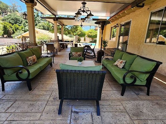 2nd image of 2209 La Cresta Rd