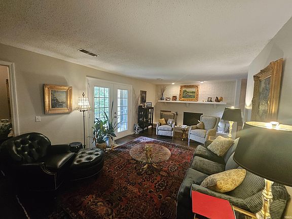 3rd image of 6618 Newburgh Rd