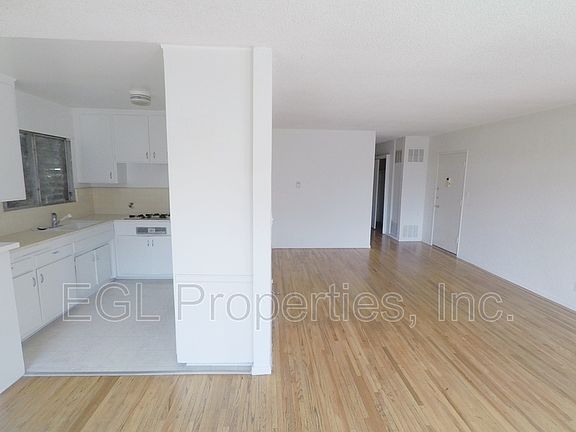 5th image of 7920 Selma Ave APT 8