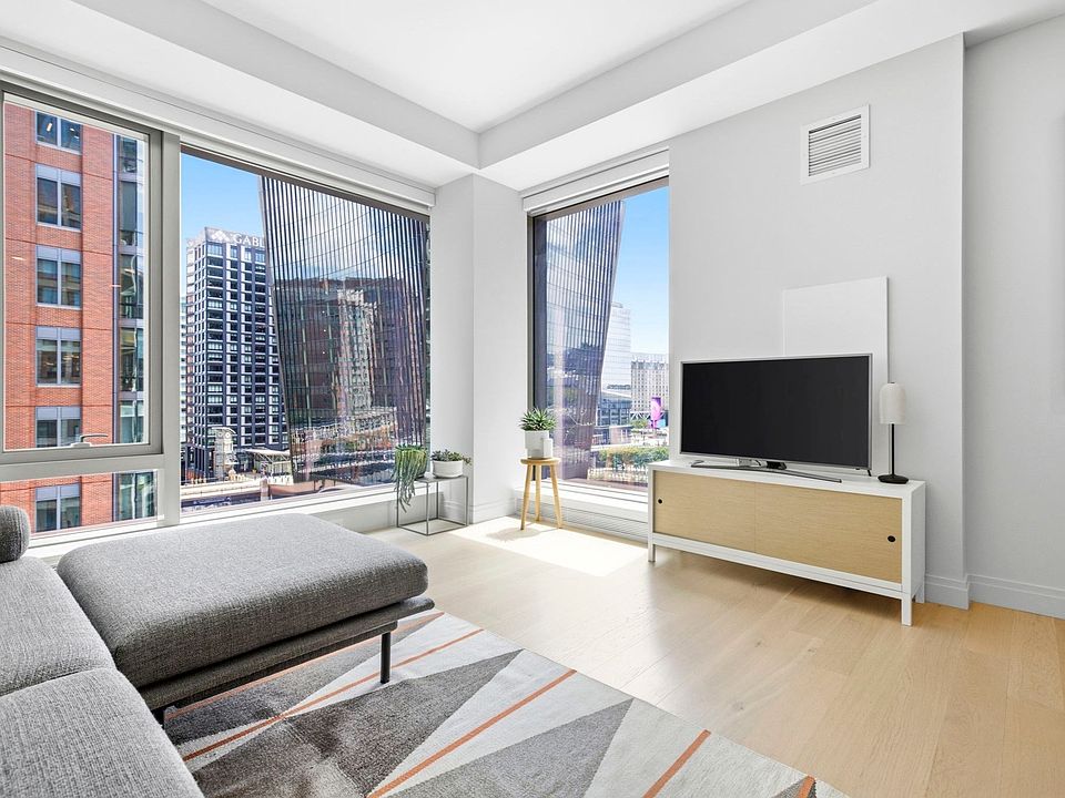 1st image of 135 Seaport Blvd #1016