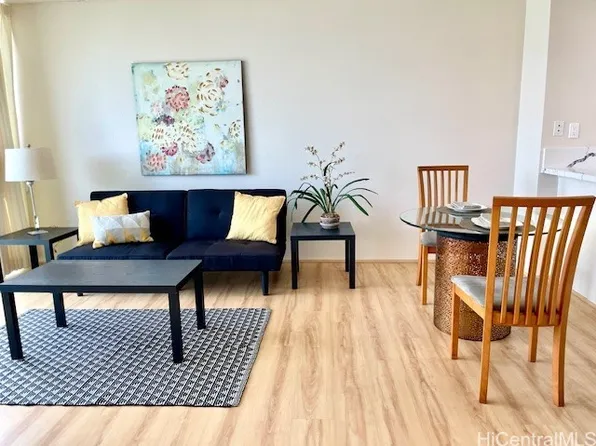 1448 Young St APT 907, Honolulu, HI 96814