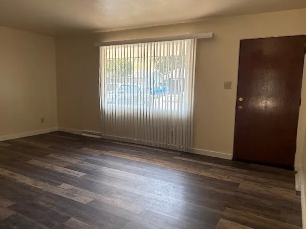 126 Saranac Dr — Photo 3