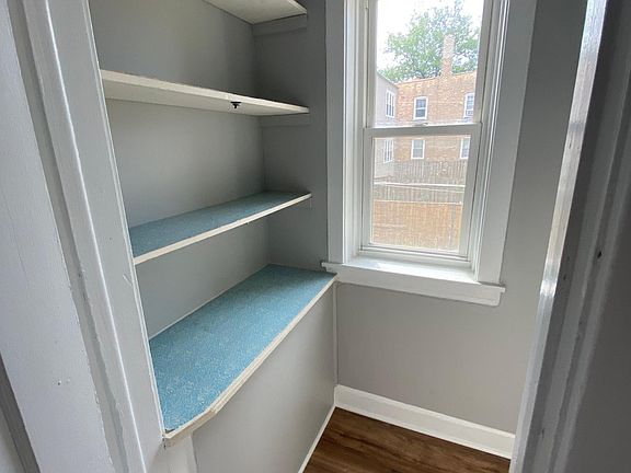 5th image of 3646 W Cornelia Ave APT 1R