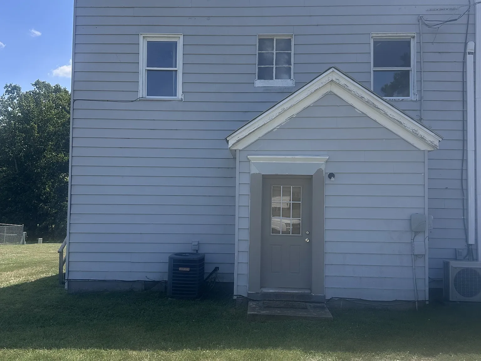 140 Grubb Rd — Photo 1