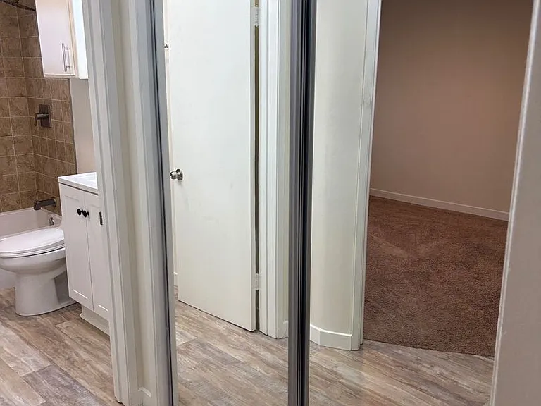 4714 Slauson Ave — Photo 13