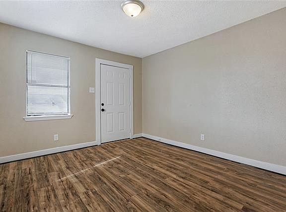 3rd image of 14854 Hayne Blvd