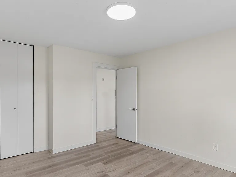 1144 Rockland Ave — Photo 19