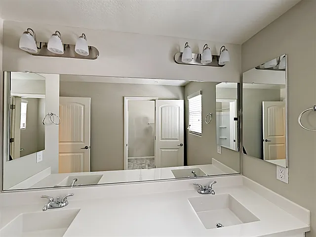 20785 W Thomas Rd — Photo 9