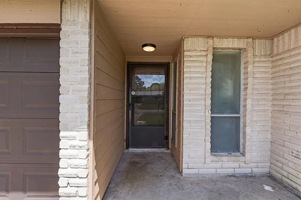 Building Photo - 9718 Shady Tree Ln