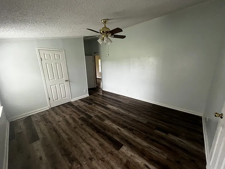 1098 Victory Ln — Photo 12