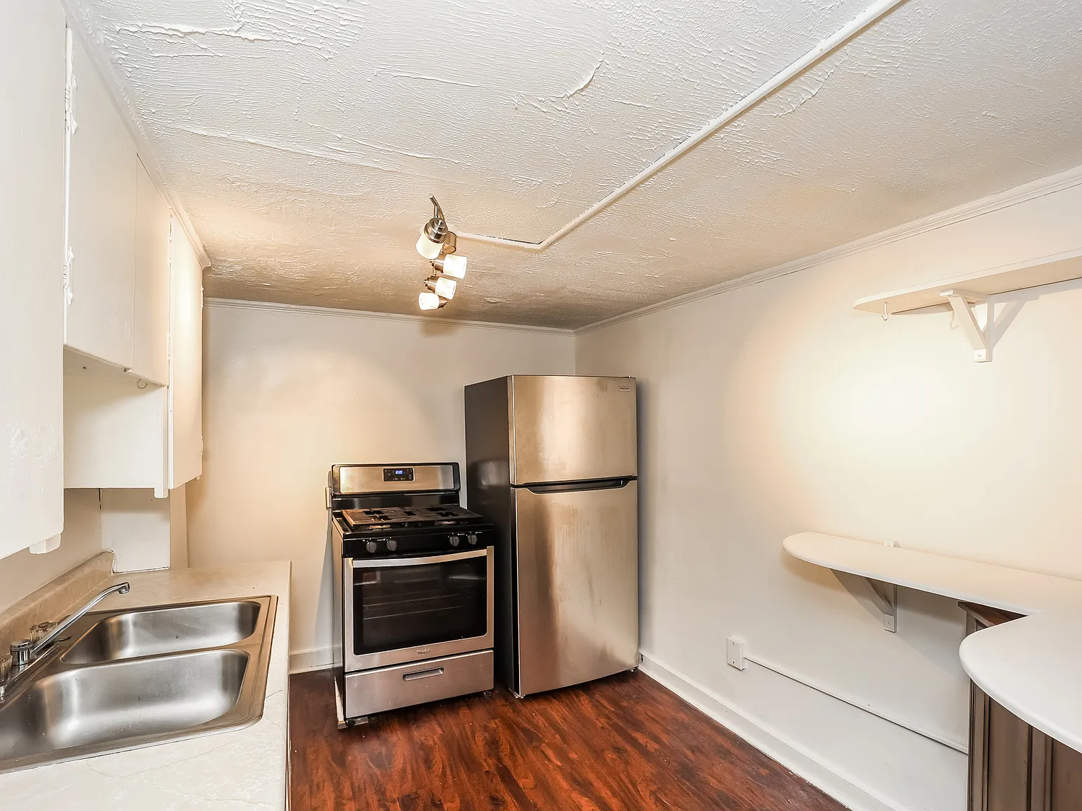 1 bed, 610 sqft, $1,165 — Photo 2