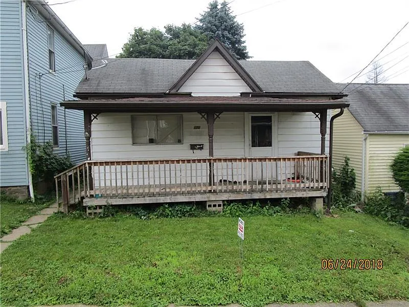 670 Addison St photo 1