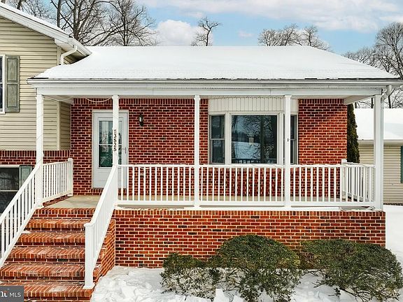 4th image of 13525 Center Rd