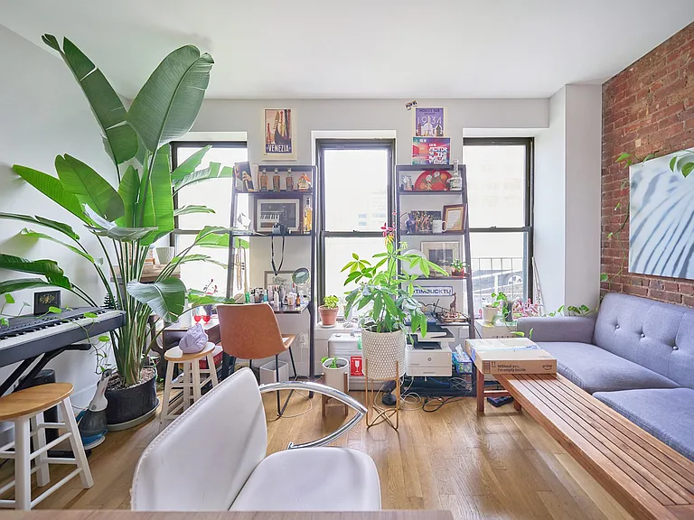 335 W 43rd St #4C — Photo 2