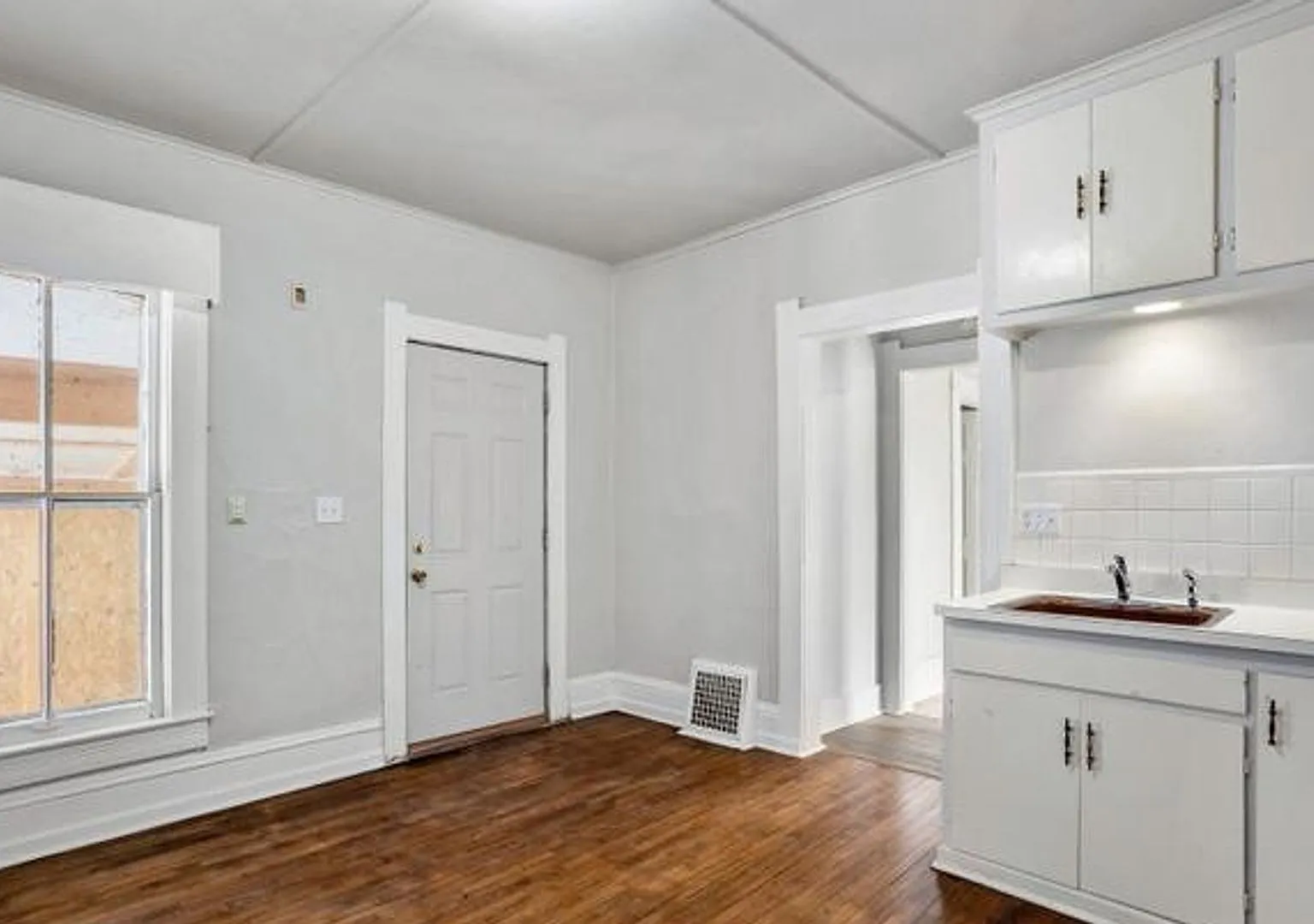 1627 Algoma Blvd — Photo 3