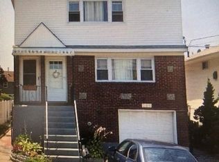 296 Nassau Ln N, Island Park, NY 11558