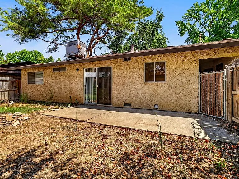 116 W Shasta Ave — Photo 15