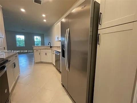 4th image of 4174 Greenway Dr #4175