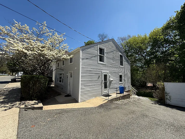 20 Maple Ave — Photo 4