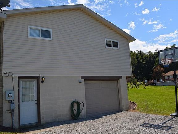 3rd image of 81 Collinwood Pl