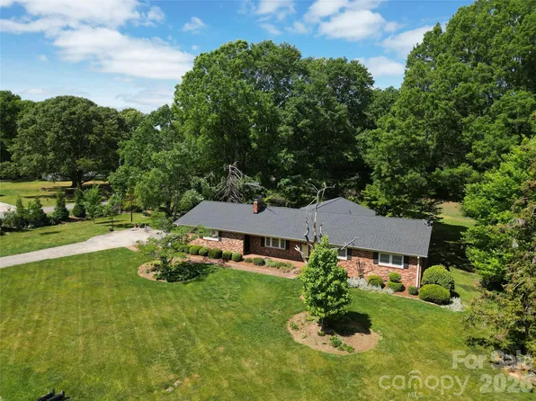 270 Lewis Ferry Rd, Statesville, NC 28677