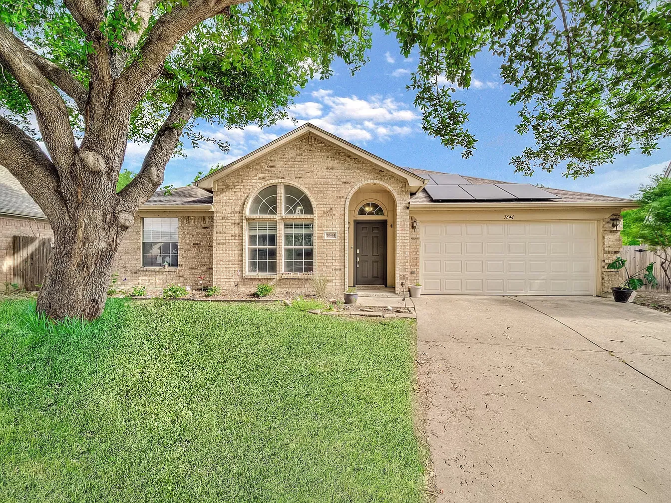 4 bed, 2028 sqft, $2,249 — Photo 1
