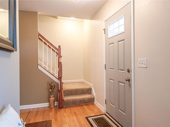 4th image of 2164 Mercer St