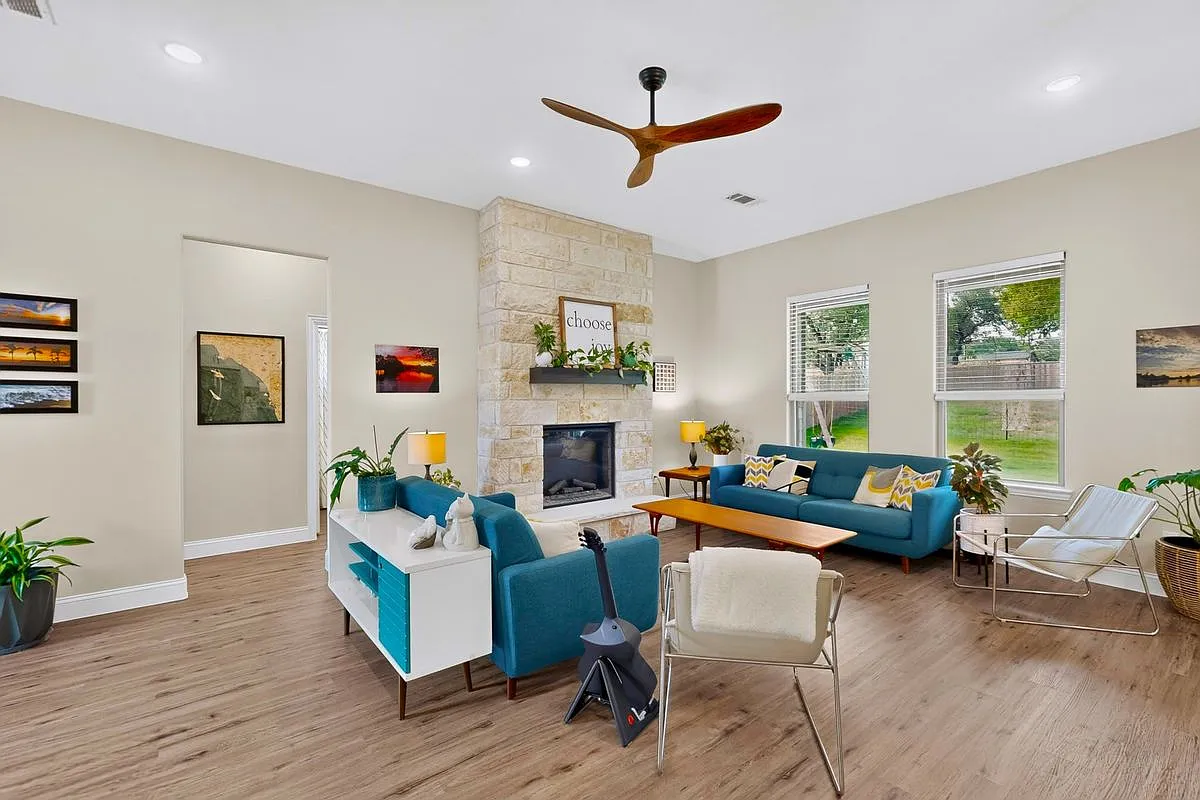 3 bed, 2.5 bath, 2027 sqft, $3,300 — Photo 4