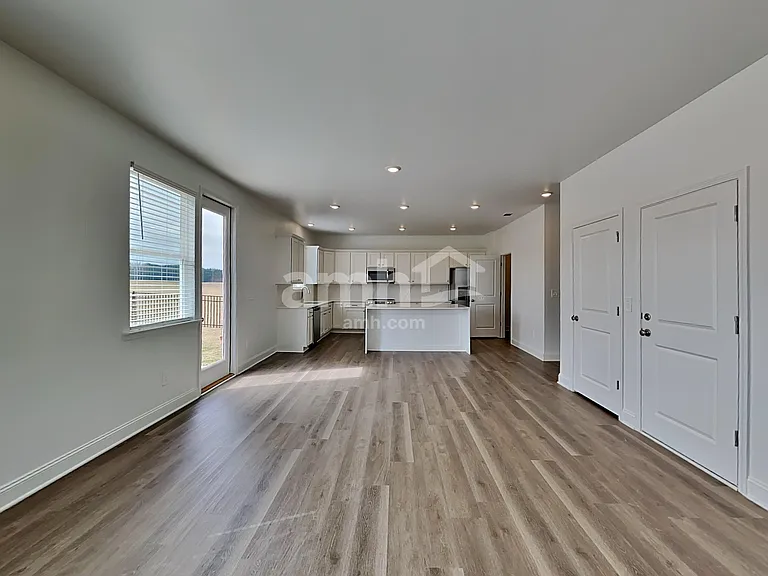 116 Punderson Dr — Photo 4