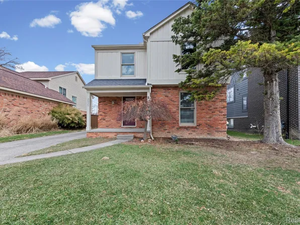 2635 Dorchester Rd, Birmingham, MI 48009