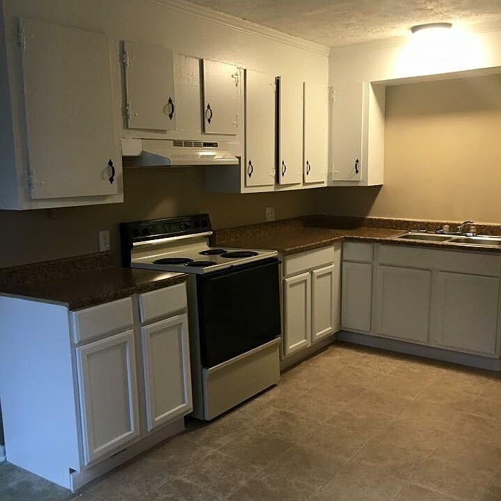 1st image of 513 Ballard Dr APT 4