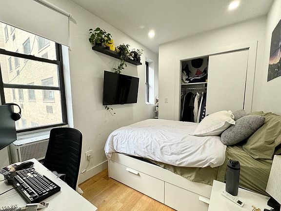 2nd image of 247 Mulberry St APT 12