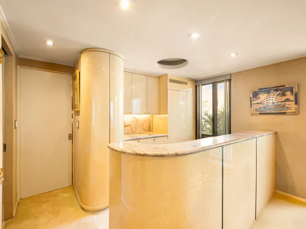 425 East 63rd Street image 11 of 28