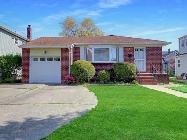 159 E New York Avenue, Valley Stream, NY 11580