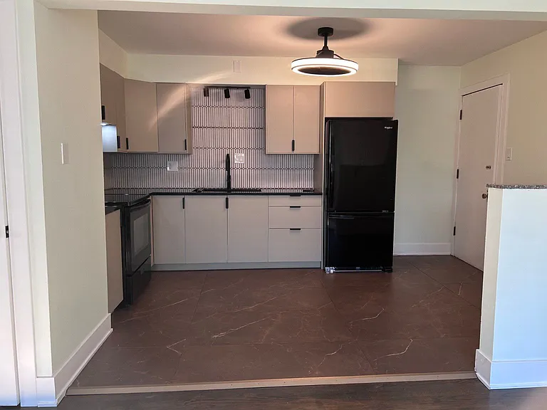 314 Beach Ave #3C — Photo 2