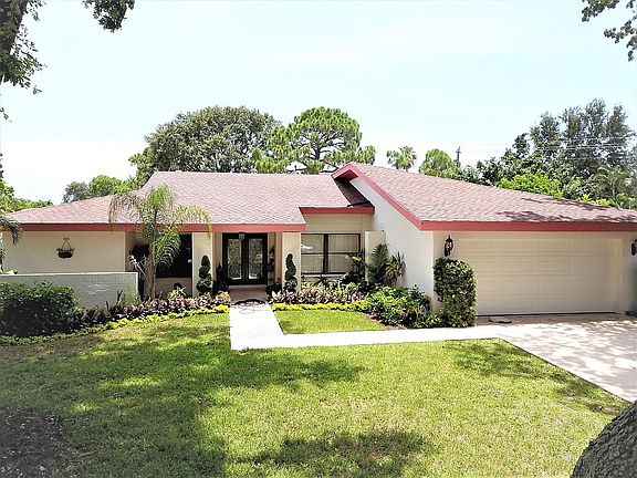 Large driveway & garage