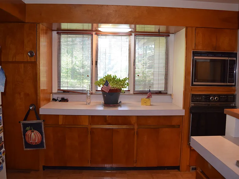 301 Homan Ave — Photo 22