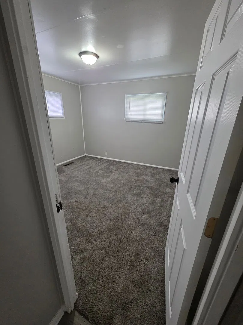 3 Bedroom | 1 Bathroom | Corner Lot — Photo 3