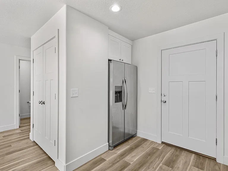 917 N 100 W — Photo 24