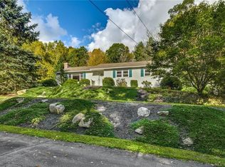 203 Hattertown Rd, Newtown, CT 06470