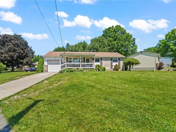 1005 Leslie Ln, Girard, OH 44420